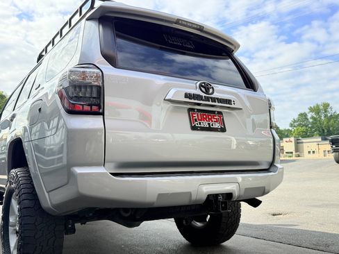 Used 2022 Toyota 4Runner SR5 Premium AWD/4WD image 8