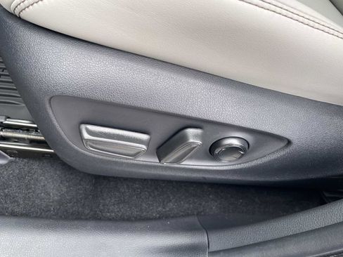 Used 2025 Toyota RAV4 Limited image 16