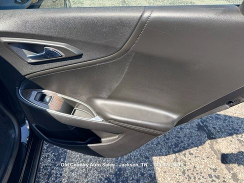 Used 2018 Chevrolet Malibu Premier w/ Driver Confidence Package FWD image 11