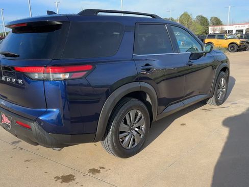 Used 2025 Nissan Pathfinder SV FWD image 7