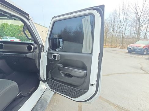 Used 2018 Jeep Wrangler Unlimited Sport S image 39