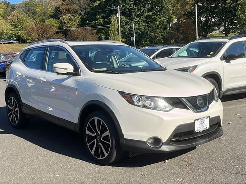 Used 2019 Nissan Rogue Sport SL w/ Premium Package image 2
