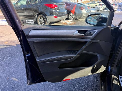 Used 2015 Volkswagen Golf TDI S image 11