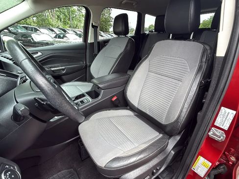 Used 2018 Ford Escape SE w/ SE Sport Appearance Package AWD/4WD image 22