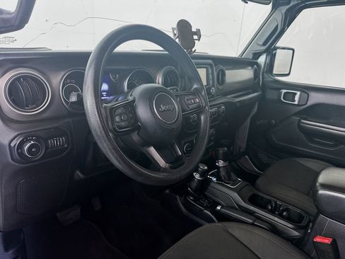 Used 2019 Jeep Wrangler Unlimited Sport AWD/4WD image 9