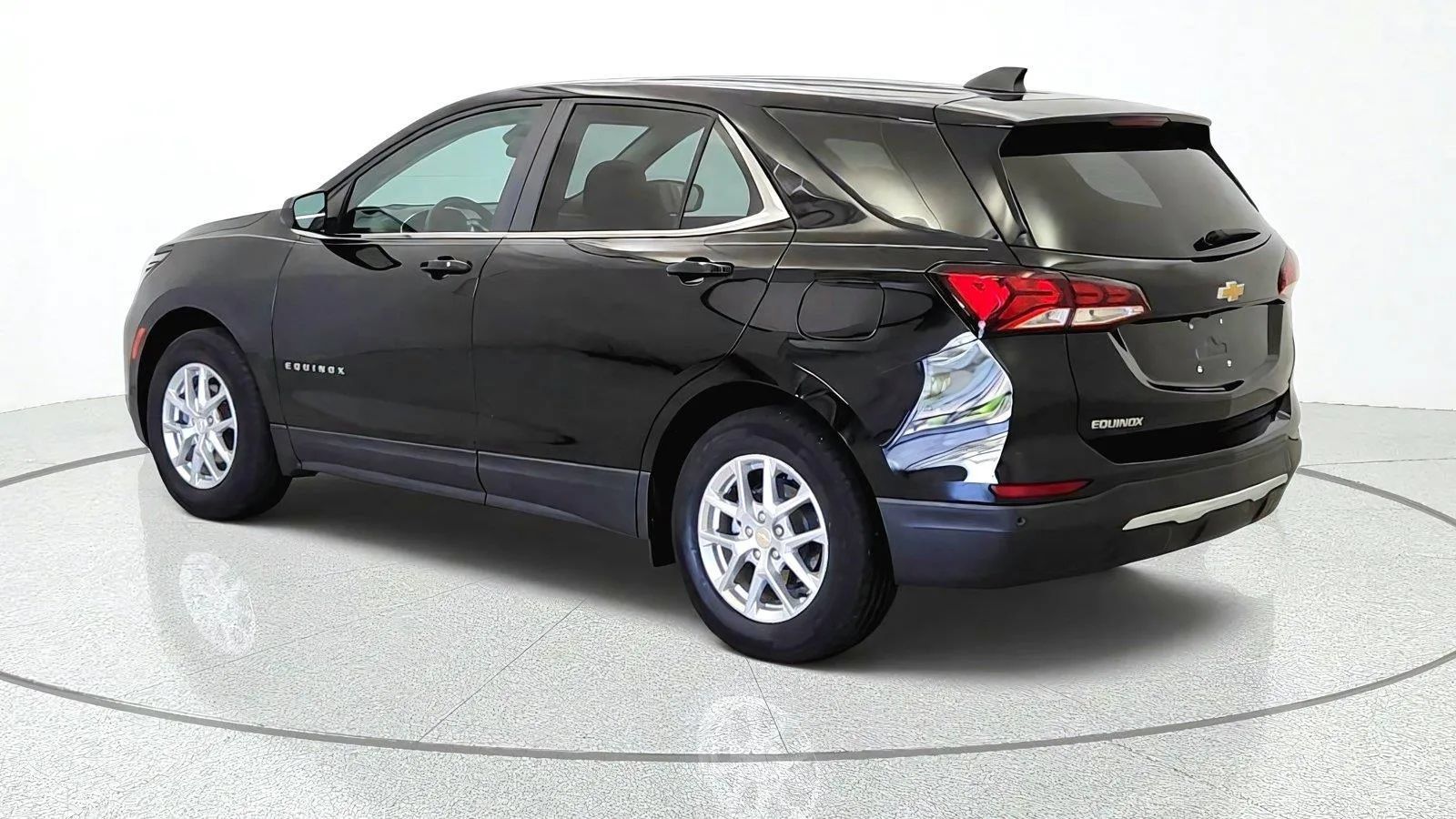 Used 2024 Chevrolet Equinox LT w/ LPO, Floor Liner Package FWD image 6
