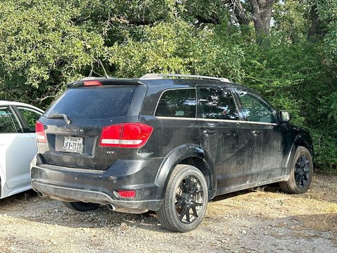 Used 2017 Dodge Journey GT w/ Driver Convenience Group FWD image 2