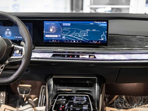 Used 2025 BMW 760i xDrive w/ Executive Package image 38