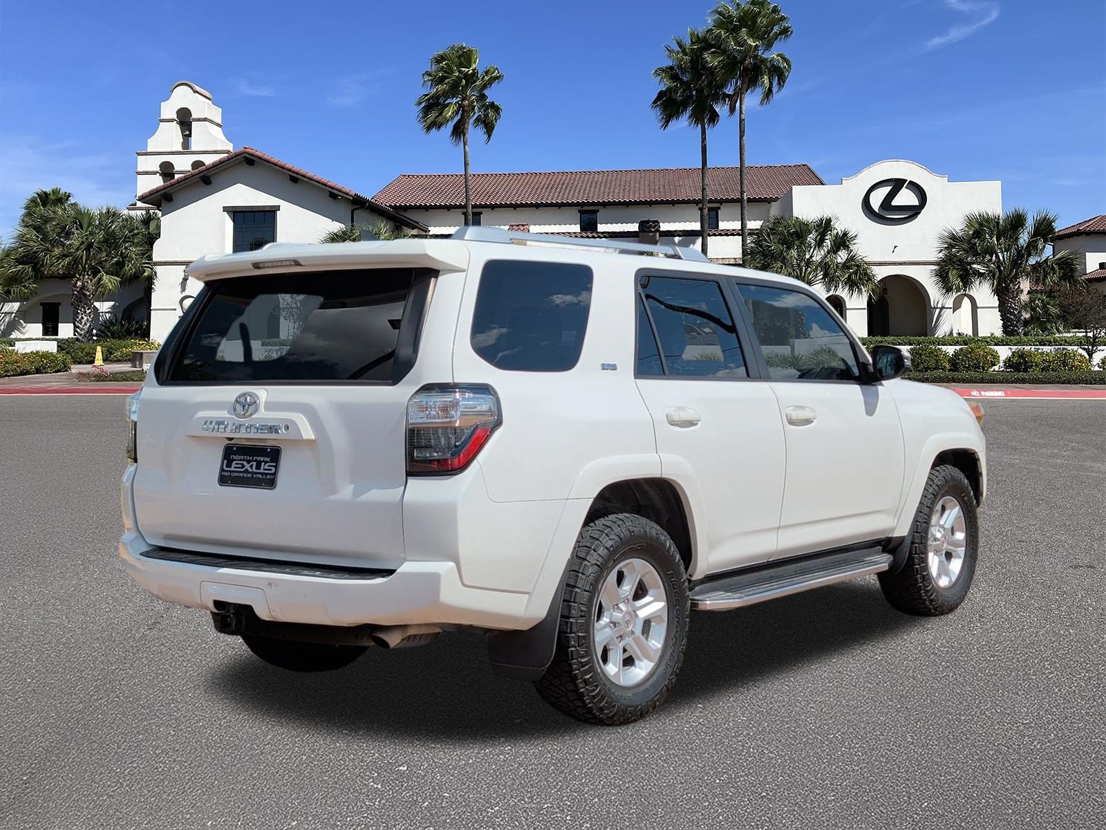 Used 2017 Toyota 4Runner SR5 Premium RWD image 2