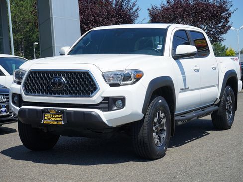 Used 2019 Toyota Tacoma TRD Off-Road AWD/4WD image 1