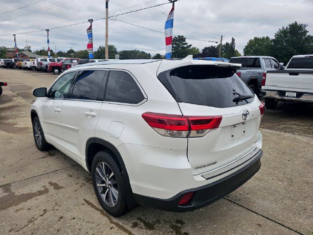 Used 2017 Toyota Highlander XLE AWD/4WD image 6
