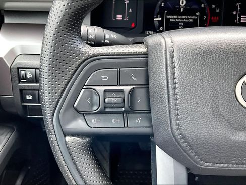 Used 2025 Toyota Tacoma SR5 AWD/4WD image 23