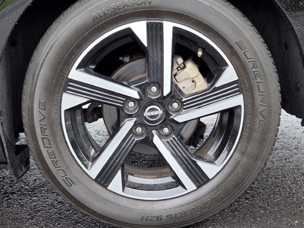 Used 2024 Nissan Sentra SV FWD image 12
