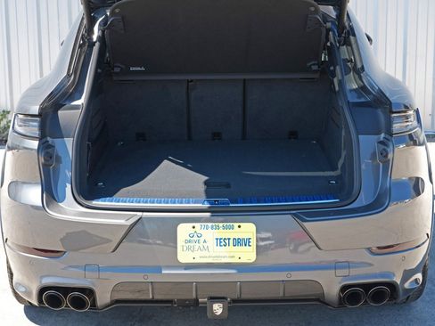 Used 2024 Porsche Cayenne Turbo image 10