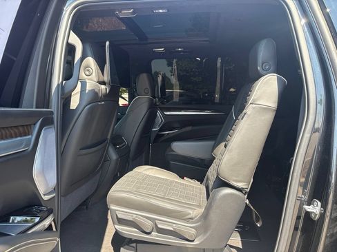 Used 2025 Cadillac Escalade ESV Sport Platinum w/ LPO, ONYX Package AWD/4WD image 18