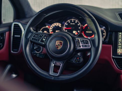 Used 2019 Porsche Cayenne Turbo AWD/4WD image 15