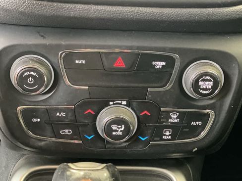 Used 2018 Jeep Compass Latitude w/ Popular Equipment Group AWD/4WD image 21