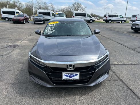 Used 2018 Honda Accord Touring image 2
