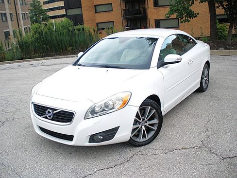 Used 2011 Volvo C70 T5 w/ Convenience Pkg FWD image 2