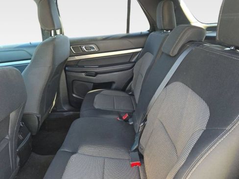 Used 2018 Ford Explorer XLT FWD image 10