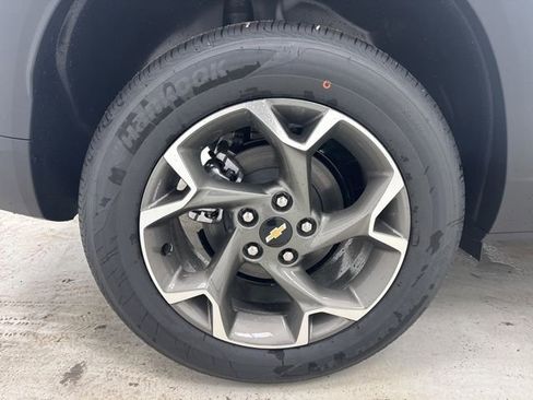 New 2026 Chevrolet Trax LT w/ Sunroof Package image 33