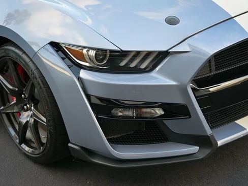 Used 2022 Ford Mustang Shelby GT500 w/ Carbon Fiber Track Pack RWD image 5