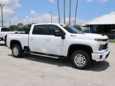 Used 2025 Chevrolet Silverado 2500 LT AWD/4WD image 14
