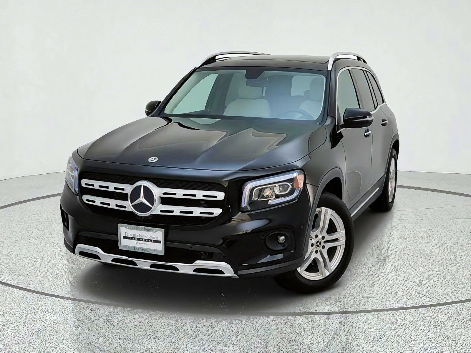 Used 2023 Mercedes-Benz GLB 250 image 2