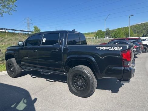 Used 2018 Toyota Tacoma TRD Sport image 14