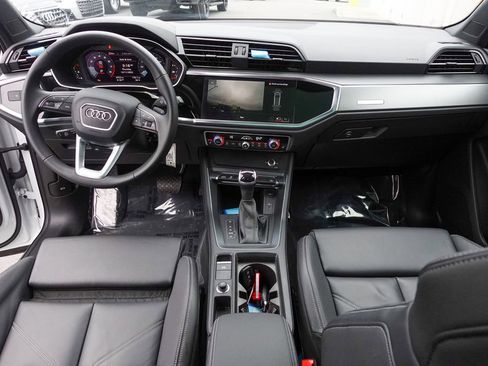 Used 2025 Audi Q3 2.0T Premium w/ Black Optic Sport Package image 28