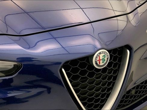 Used 2017 Alfa Romeo Giulia Ti w/ TI 19" Sport Package image 27