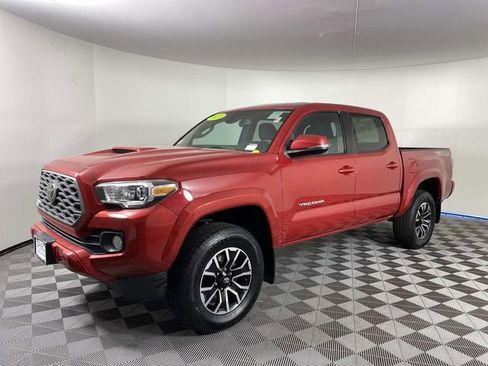 Used 2021 Toyota Tacoma TRD Sport w/ Technology Package AWD/4WD image 4