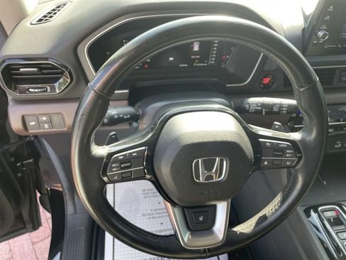 Used 2025 Honda Pilot Elite image 11