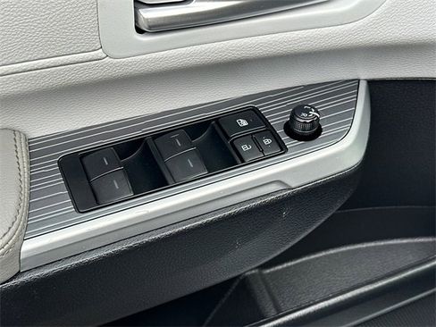 Certified 2025 Toyota Sienna XLE image 18