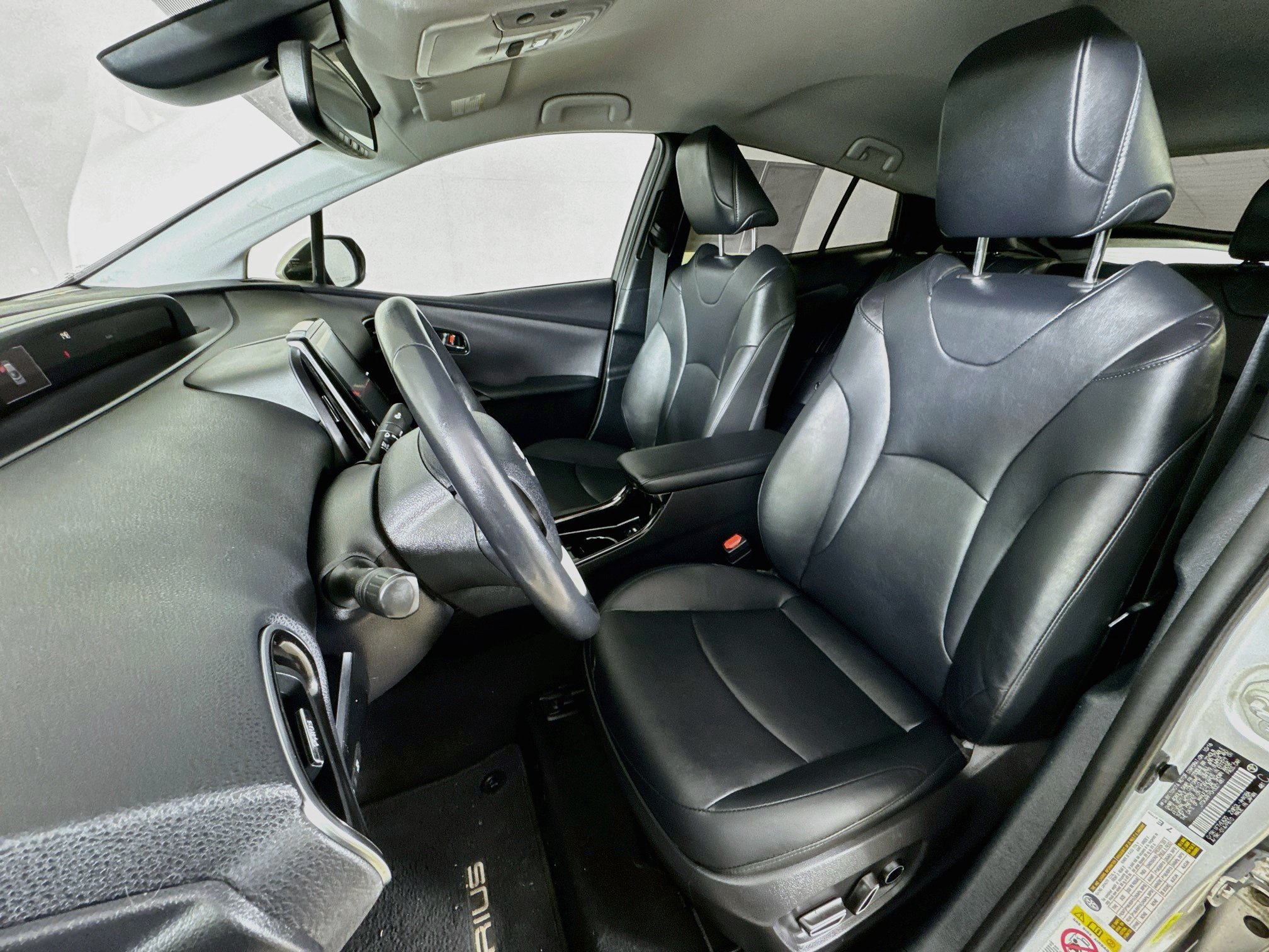 Certified 2017 Toyota Prius Prime Advanced FWD image 2