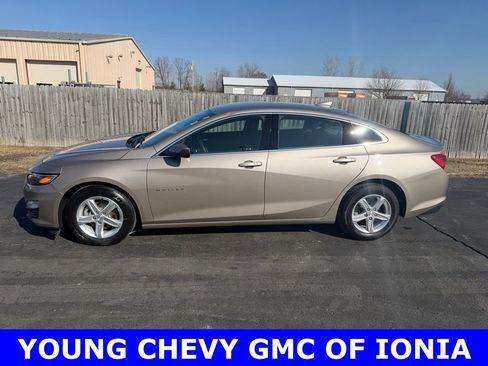 Used 2023 Chevrolet Malibu LT FWD image 2
