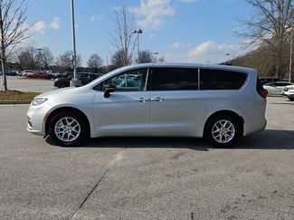 Used 2024 Chrysler Pacifica Touring-L video 4