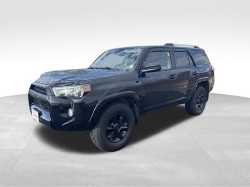Used 2020 Toyota 4Runner SR5 image 3