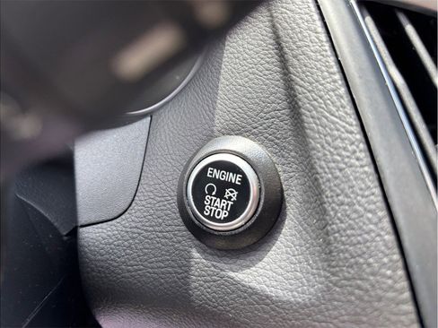 Used 2018 Ford Focus Titanium FWD image 22