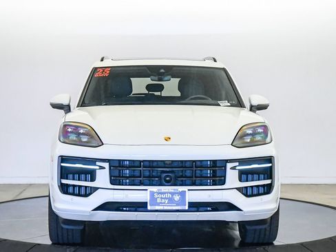 Used 2025 Porsche Cayenne AWD/4WD image 7