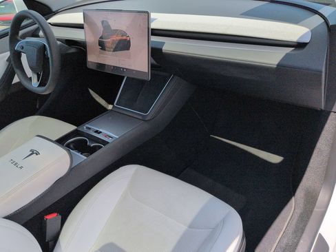 Used 2026 Tesla Model Y 2WD image 18