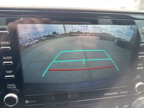 Used 2021 Toyota Highlander LE FWD image 14