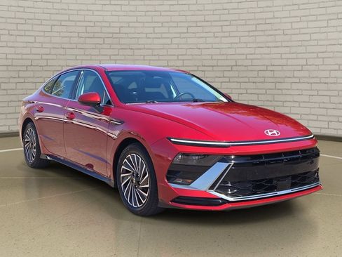 Used 2025 Hyundai Sonata SEL FWD image 3