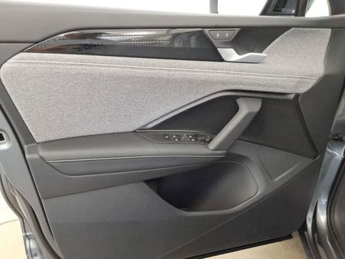 Used 2025 Volkswagen Tiguan S image 12