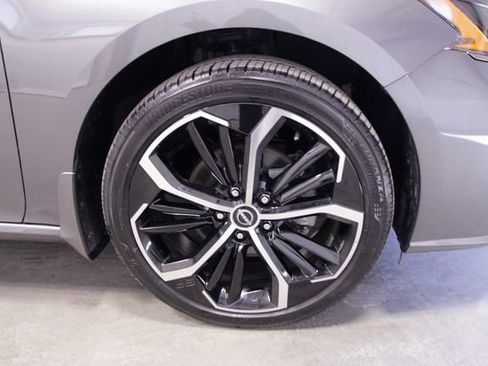 Used 2024 Nissan Altima 2.5 SR image 11