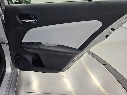 Used 2019 Toyota Prius XLE AWD/4WD image 29