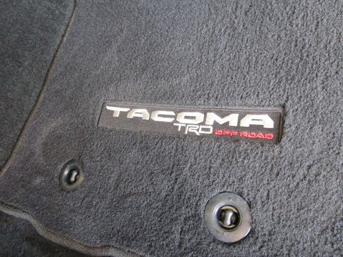Used 2022 Toyota Tacoma TRD Off-Road AWD/4WD image 27