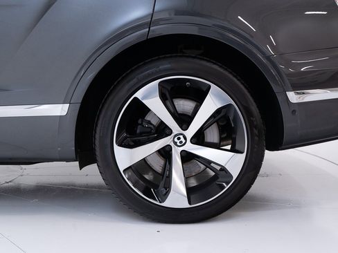 Used 2020 Bentley Bentayga V8 image 44
