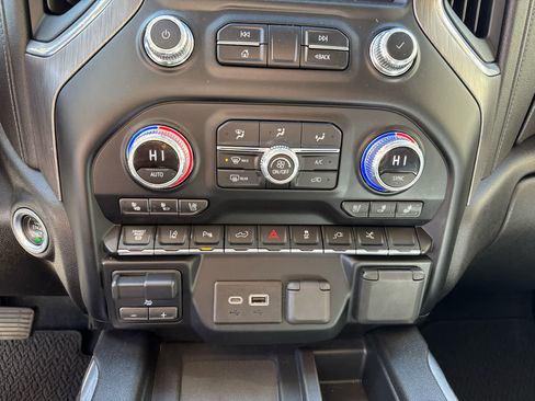 Used 2022 GMC Sierra 3500 Denali image 22