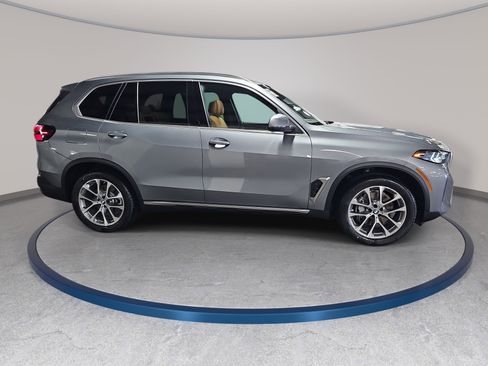 New 2026 BMW X5 xDrive40i w/ Climate Comfort Package AWD/4WD image 4